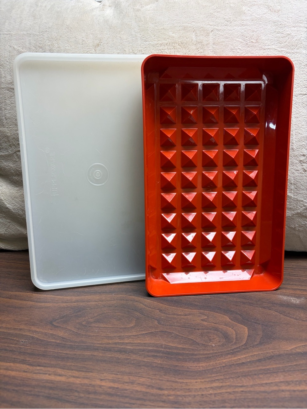 Vintage Tupperware Deli Bacon Meat Keeper Paprika Burnt Orange Grid Base 1292
